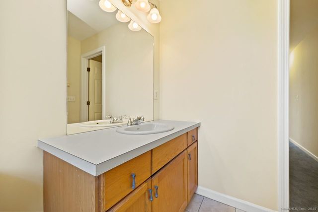 92 Hamden Avenue APT 4, Waterbury, CT 06704