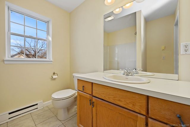 92 Hamden Avenue APT 4, Waterbury, CT 06704