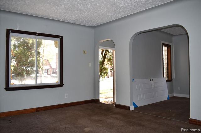 9729 Lakepointe Street, Detroit, MI 48224