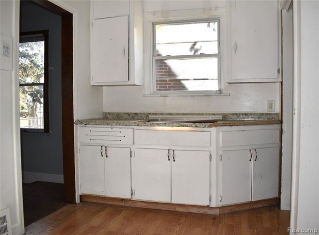 9729 Lakepointe Street, Detroit, MI 48224