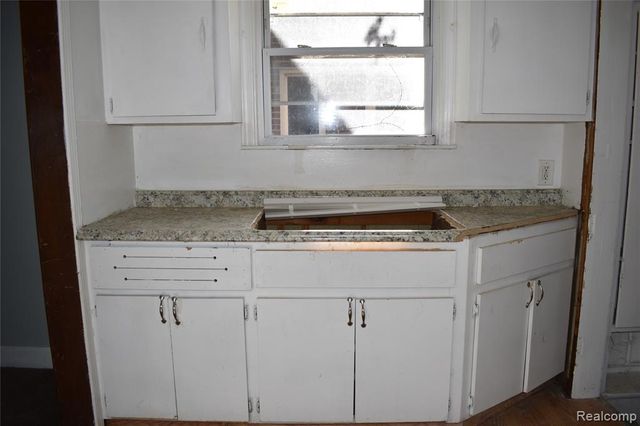 9729 Lakepointe Street, Detroit, MI 48224