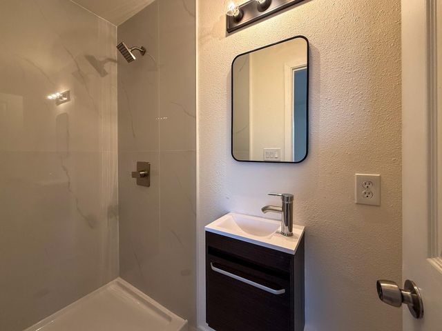 4235 Dacca Drive, Houston, TX 77047