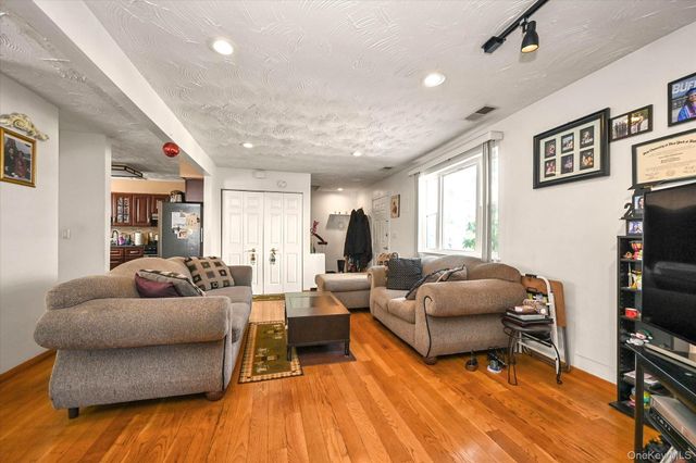 68-57 Cloverdale Boulevard 109, Bayside, NY 11364