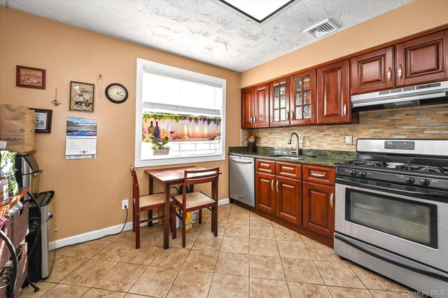 68-57 Cloverdale Boulevard 109, Bayside, NY 11364