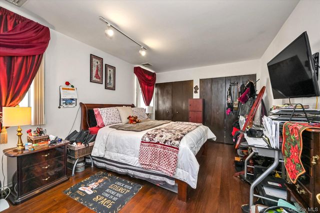 68-57 Cloverdale Boulevard 109, Bayside, NY 11364