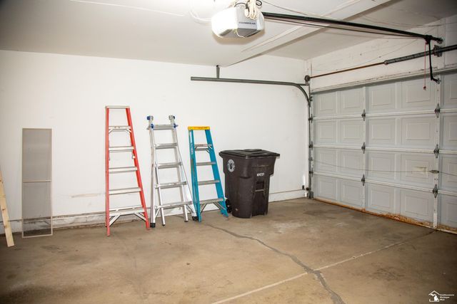 18641 Hilltop Lane, Riverview, MI 48193