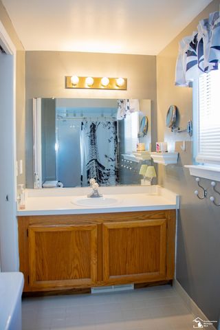 18641 Hilltop Lane, Riverview, MI 48193