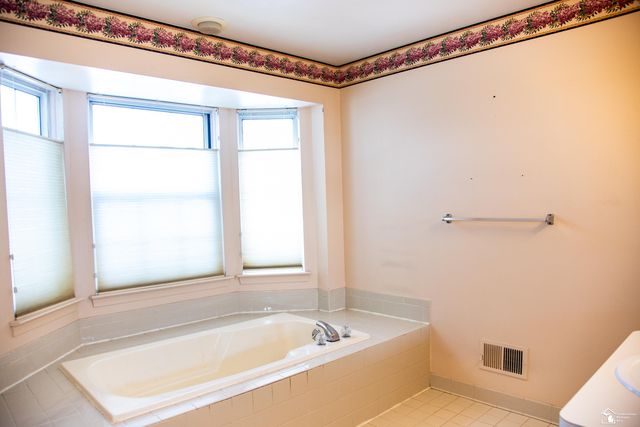 18641 Hilltop Lane, Riverview, MI 48193