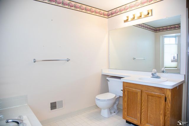 18641 Hilltop Lane, Riverview, MI 48193