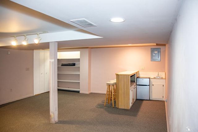 18641 Hilltop Lane, Riverview, MI 48193