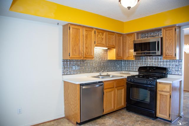 18641 Hilltop Lane, Riverview, MI 48193