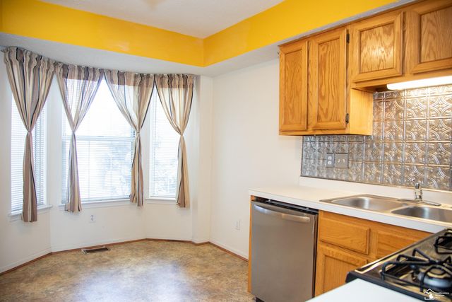 18641 Hilltop Lane, Riverview, MI 48193