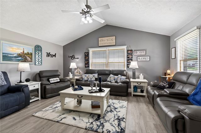412 Clover Hill Drive, Tipp City, OH 45371