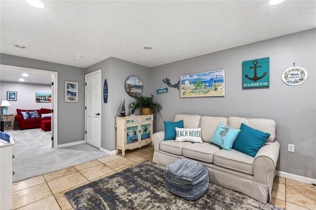 412 Clover Hill Drive, Tipp City, OH 45371
