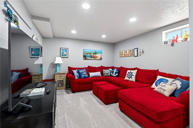 412 Clover Hill Drive, Tipp City, OH 45371
