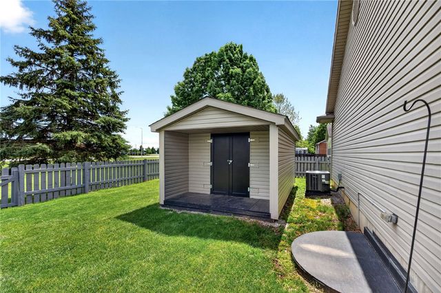 412 Clover Hill Drive, Tipp City, OH 45371