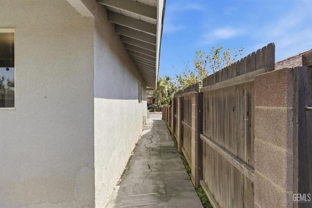 3104 La Casa Place, Bakersfield, CA 93306