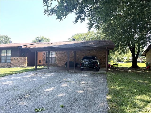 112 Kingsway Drive, Belleville, IL 62226