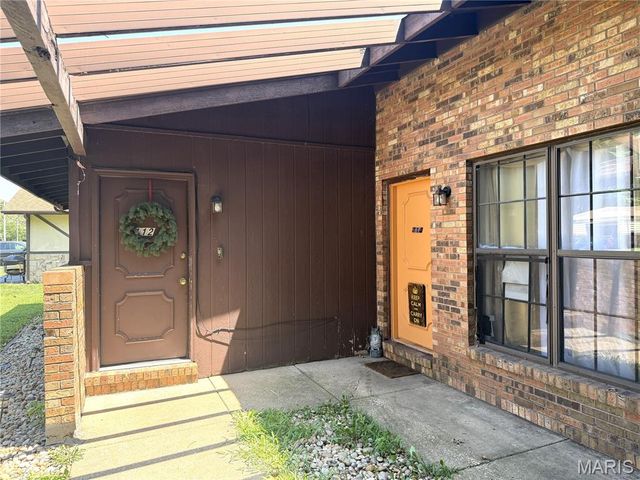 112 Kingsway Drive, Belleville, IL 62226
