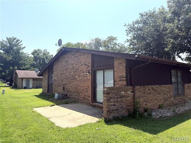 112 Kingsway Drive, Belleville, IL 62226