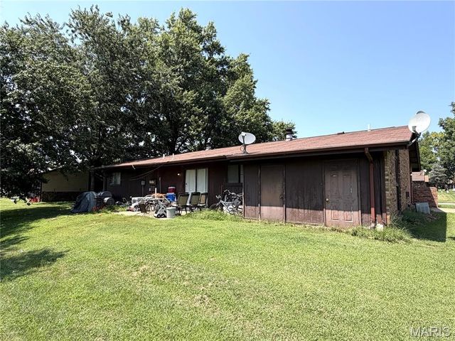 112 Kingsway Drive, Belleville, IL 62226