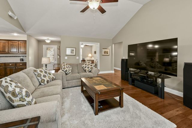 5343 S Twelve Oaks Road, Springfield, MO 65810