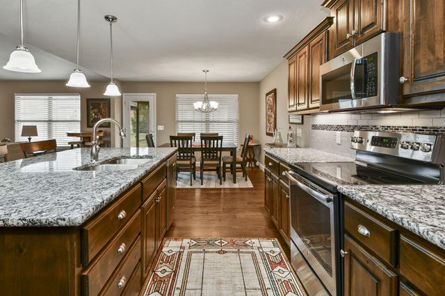 5343 S Twelve Oaks Road, Springfield, MO 65810