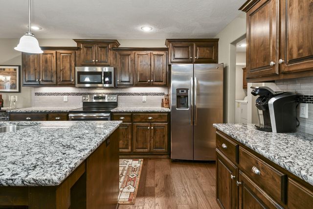 5343 S Twelve Oaks Road, Springfield, MO 65810