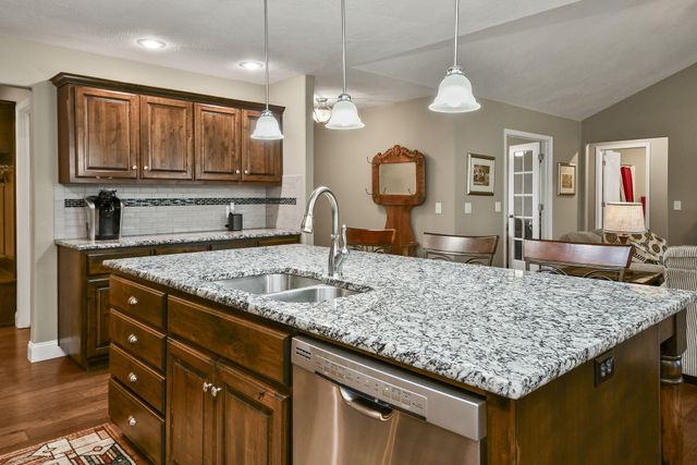 5343 S Twelve Oaks Road, Springfield, MO 65810