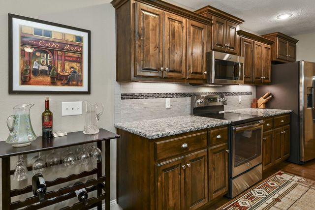 5343 S Twelve Oaks Road, Springfield, MO 65810