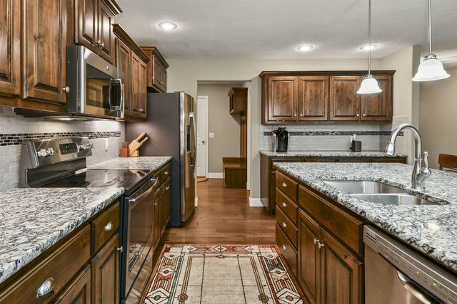 5343 S Twelve Oaks Road, Springfield, MO 65810