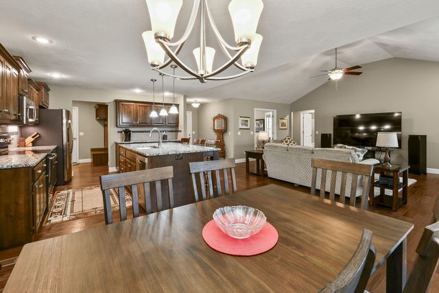 5343 S Twelve Oaks Road, Springfield, MO 65810