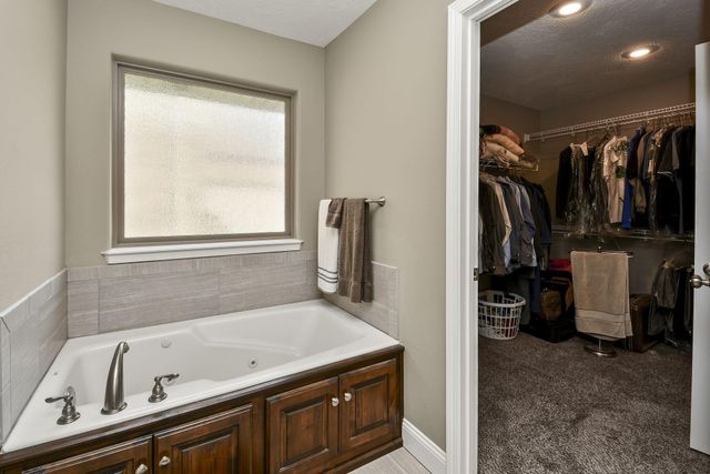 5343 S Twelve Oaks Road, Springfield, MO 65810