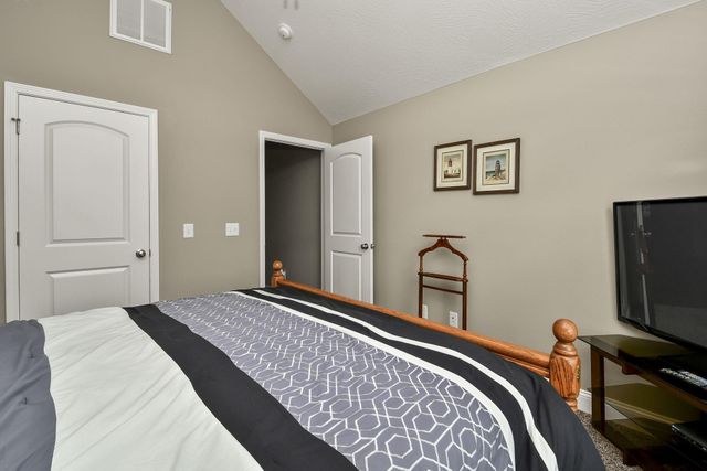 5343 S Twelve Oaks Road, Springfield, MO 65810