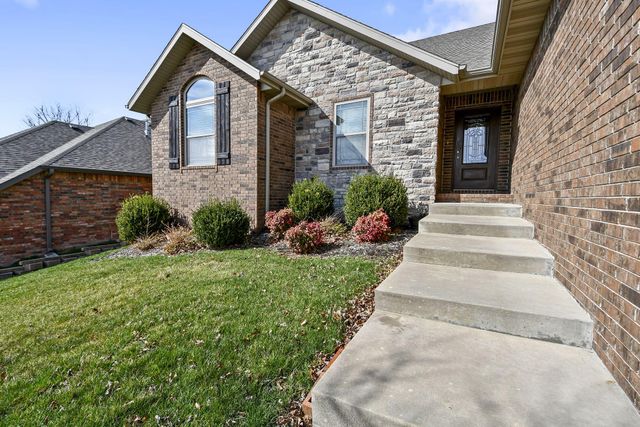 5343 S Twelve Oaks Road, Springfield, MO 65810