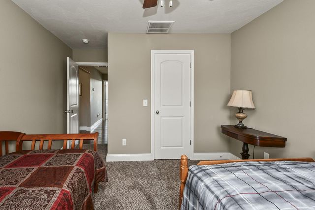 5343 S Twelve Oaks Road, Springfield, MO 65810