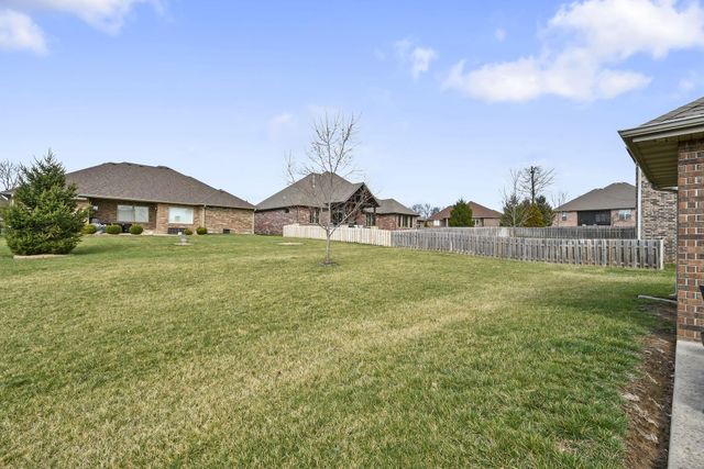 5343 S Twelve Oaks Road, Springfield, MO 65810