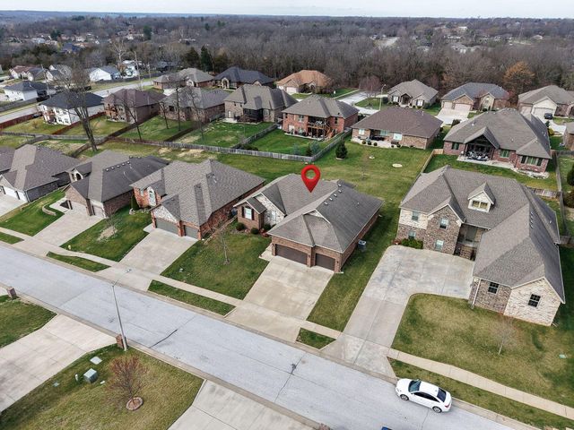 5343 S Twelve Oaks Road, Springfield, MO 65810