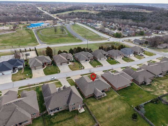 5343 S Twelve Oaks Road, Springfield, MO 65810