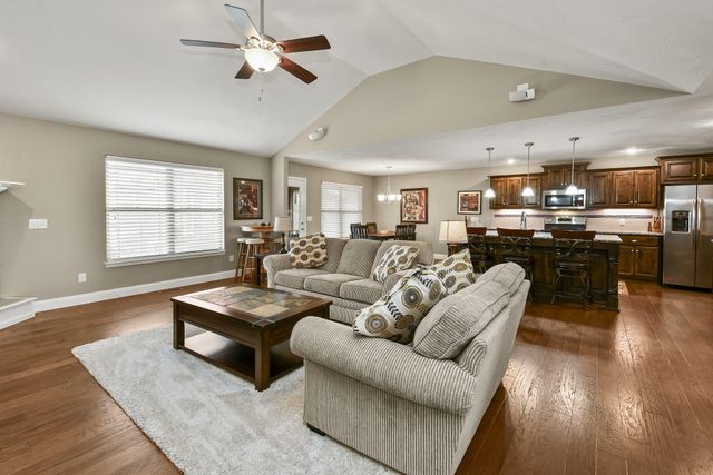 5343 S Twelve Oaks Road, Springfield, MO 65810