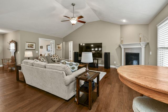 5343 S Twelve Oaks Road, Springfield, MO 65810