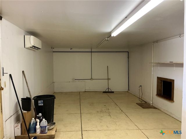 212 N Nixon Avenue, Nixon, TX 78140