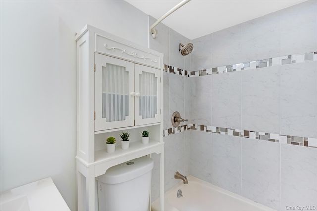 17A Gregory Lane, Staten Island, NY 10314