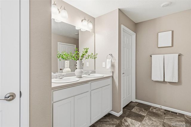 4482 S Ukraine Court, Aurora, CO 80015