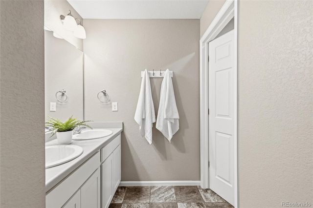 4482 S Ukraine Court, Aurora, CO 80015