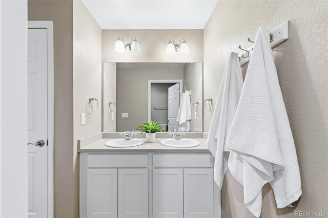 4482 S Ukraine Court, Aurora, CO 80015