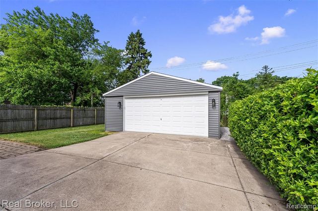 1516 Hoffman Avenue, Royal Oak, MI 48067