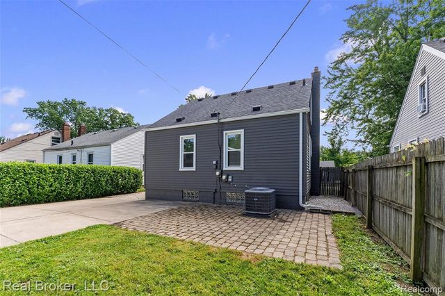 1516 Hoffman Avenue, Royal Oak, MI 48067