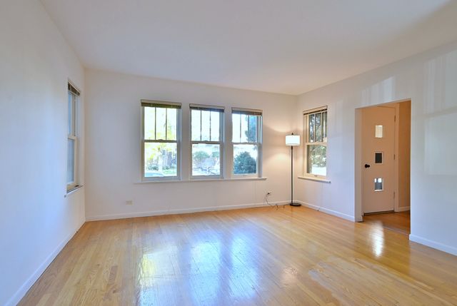 5423 N Artesian Avenue, Chicago, IL 60625