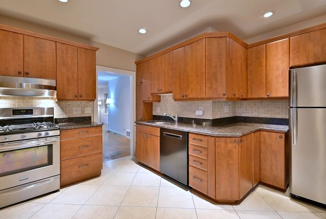 5423 N Artesian Avenue, Chicago, IL 60625